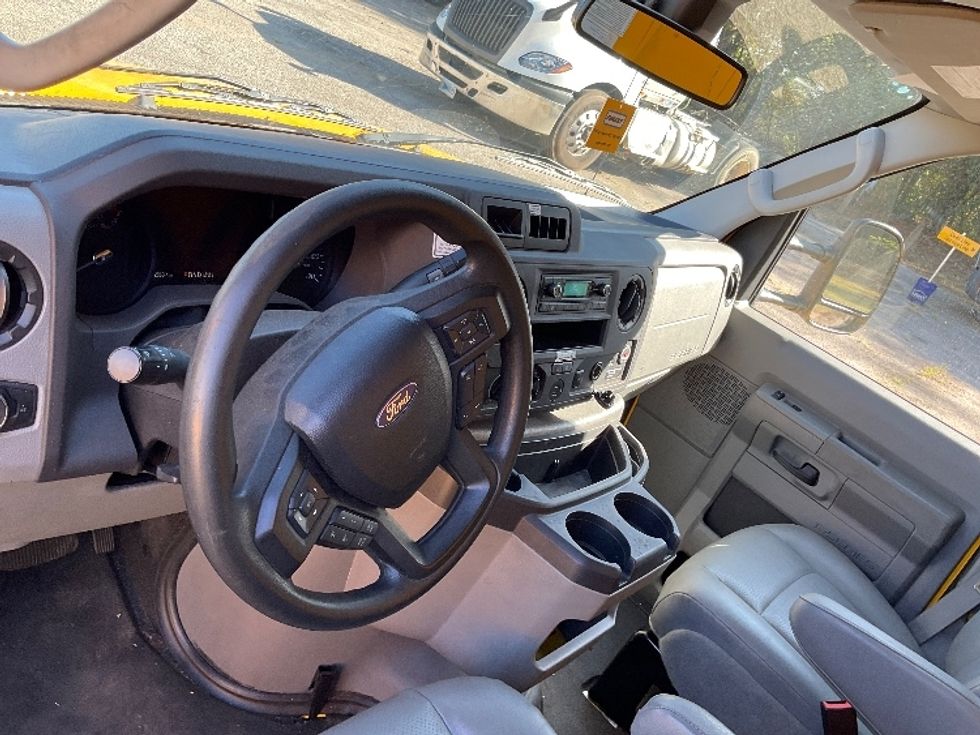 Light Duty Box Truck-Light and Medium Duty Trucks-Ford-2022-E350-Tuscaloosa-AL-104,565\n\t\tmiles-$ 27,250 - Image 17