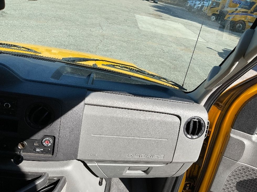 Light Duty Box Truck-Light and Medium Duty Trucks-Ford-2022-E350-Tuscaloosa-AL-104,565\n\t\tmiles-$ 27,250 - Image 21