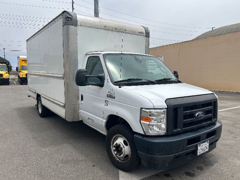 Light Duty Box Truck-Light and Medium Duty Trucks-Ford-2022-E350-Ventura-CA-77,332\n\t\tmiles-$ 34,000 - Image 1