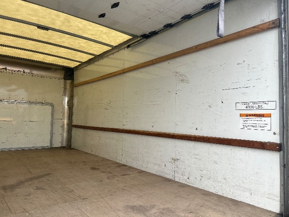 Light Duty Box Truck-Light and Medium Duty Trucks-Ford-2022-E350-Ventura-CA-77,332\n\t\tmiles-$ 34,000 - Image 12