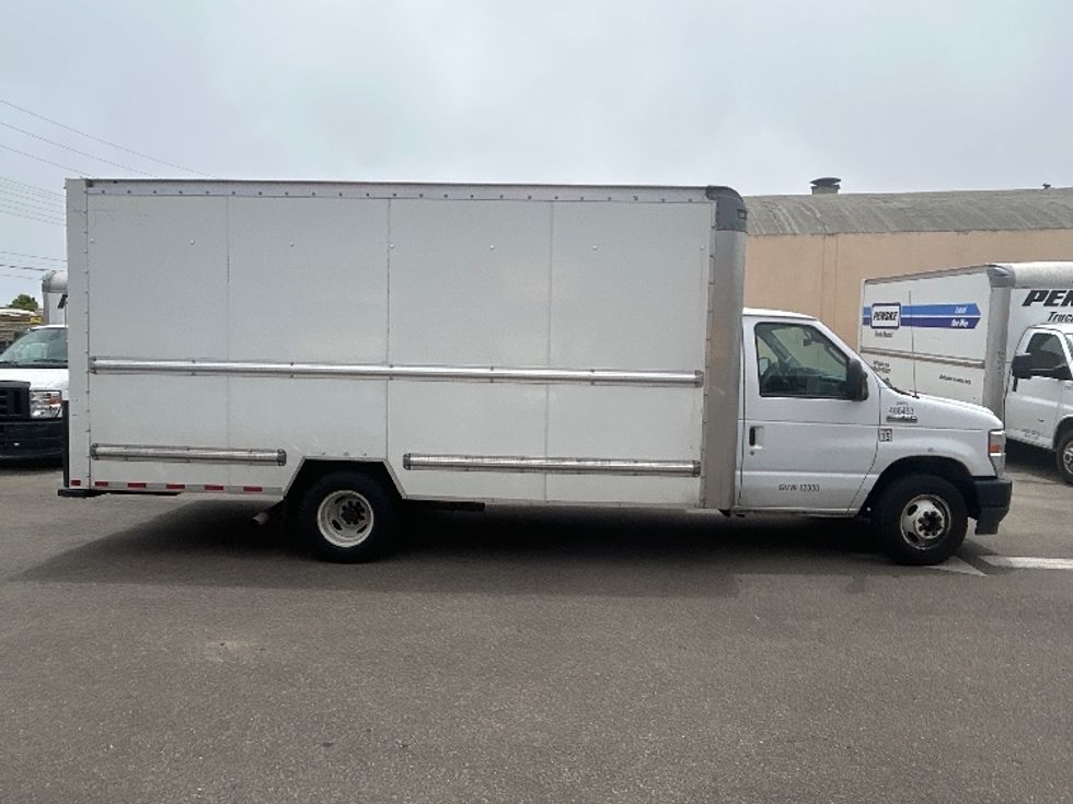Light Duty Box Truck-Light and Medium Duty Trucks-Ford-2022-E350-Ventura-CA-77,332\n\t\tmiles-$ 34,000 - Image 15
