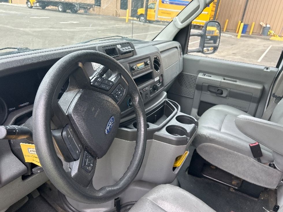 Light Duty Box Truck-Light and Medium Duty Trucks-Ford-2022-E350-Ventura-CA-77,332\n\t\tmiles-$ 34,000 - Image 17