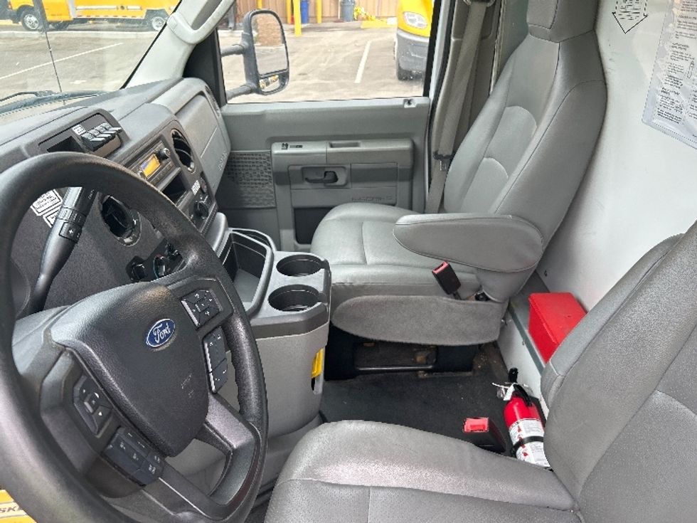 Light Duty Box Truck-Light and Medium Duty Trucks-Ford-2022-E350-Ventura-CA-77,332\n\t\tmiles-$ 34,000 - Image 19
