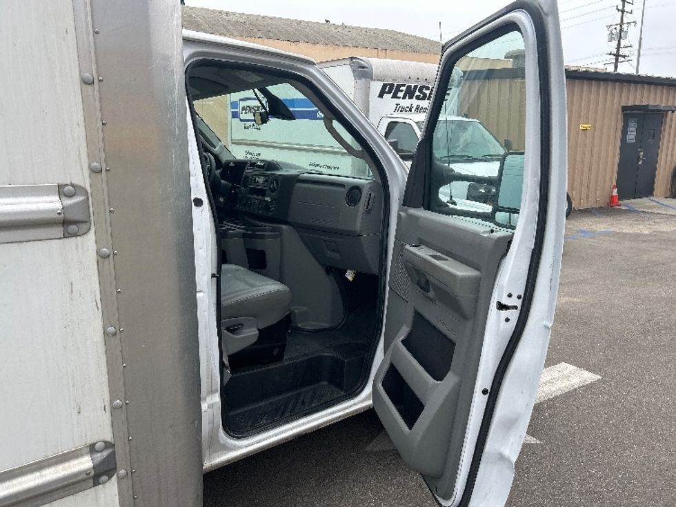 Light Duty Box Truck-Light and Medium Duty Trucks-Ford-2022-E350-Ventura-CA-77,332\n\t\tmiles-$ 34,000 - Image 20