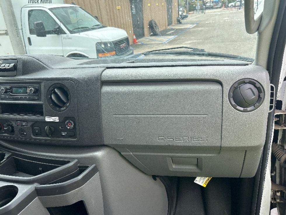 Light Duty Box Truck-Light and Medium Duty Trucks-Ford-2022-E350-Ventura-CA-77,332\n\t\tmiles-$ 34,000 - Image 21