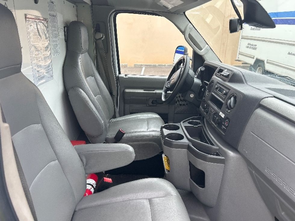 Light Duty Box Truck-Light and Medium Duty Trucks-Ford-2022-E350-Ventura-CA-77,332\n\t\tmiles-$ 34,000 - Image 22