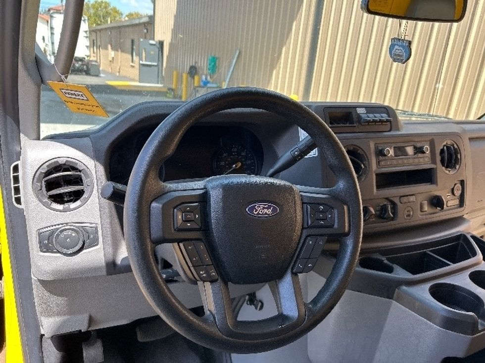 Light Duty Box Truck-Light and Medium Duty Trucks-Ford-2022-E350-Ventura-CA-89,704\n\t\tmiles-$ 30,500 - Image 17