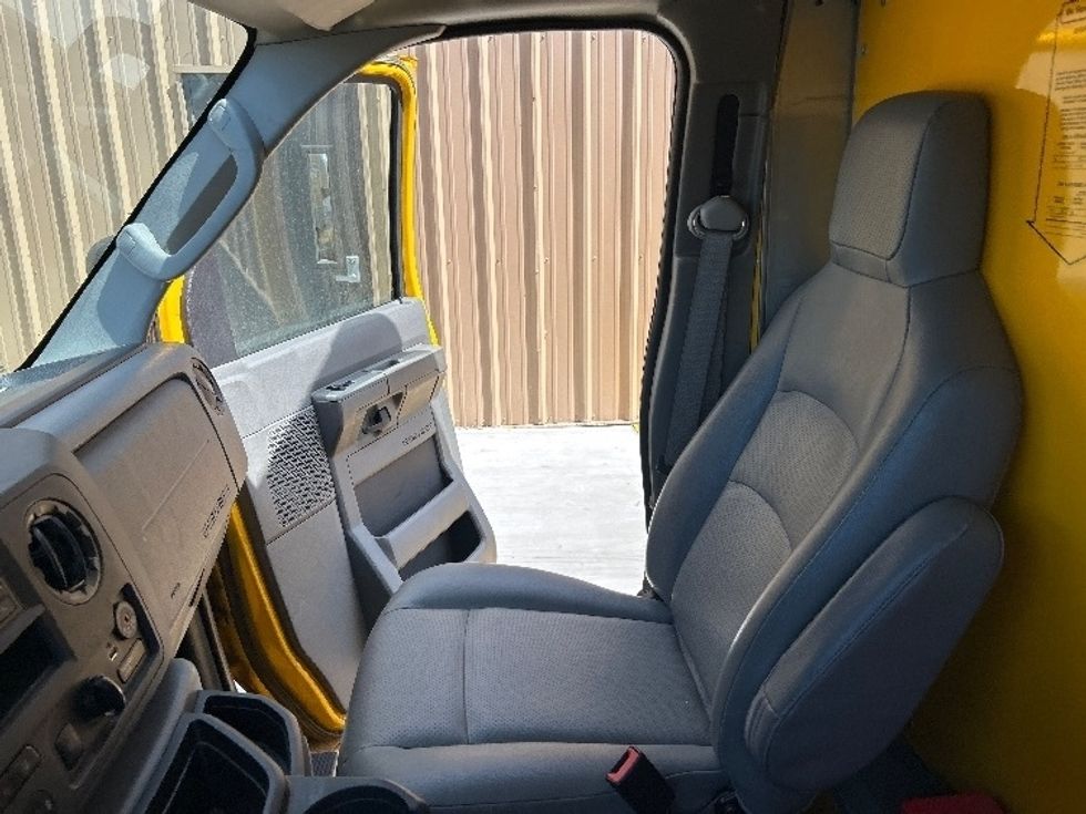 Light Duty Box Truck-Light and Medium Duty Trucks-Ford-2022-E350-Ventura-CA-89,704\n\t\tmiles-$ 30,500 - Image 19