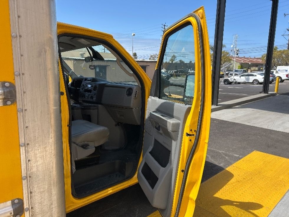 Light Duty Box Truck-Light and Medium Duty Trucks-Ford-2022-E350-Ventura-CA-89,704\n\t\tmiles-$ 30,500 - Image 20