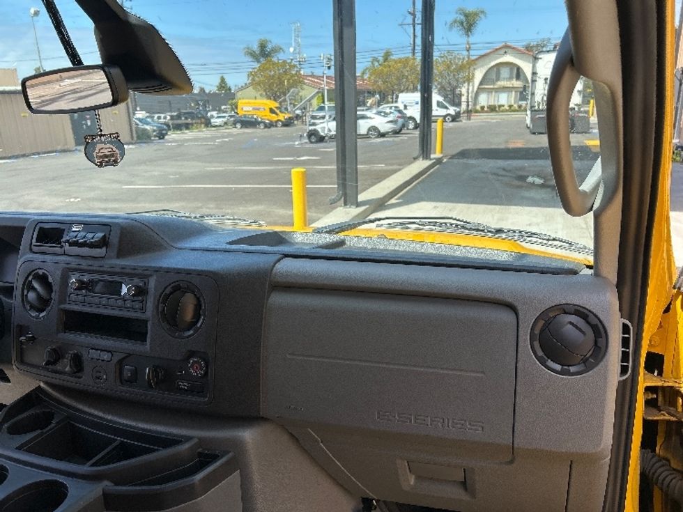 Light Duty Box Truck-Light and Medium Duty Trucks-Ford-2022-E350-Ventura-CA-89,704\n\t\tmiles-$ 30,500 - Image 21