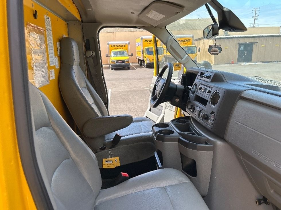 Light Duty Box Truck-Light and Medium Duty Trucks-Ford-2022-E350-Ventura-CA-89,704\n\t\tmiles-$ 30,500 - Image 22