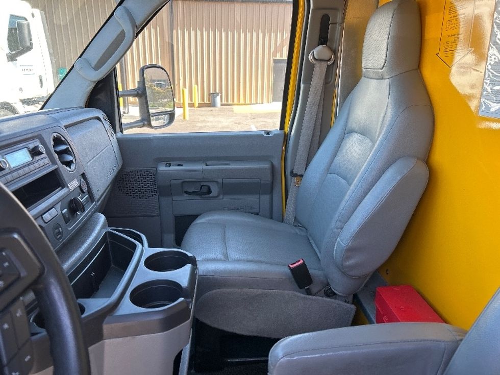 Light Duty Box Truck-Light and Medium Duty Trucks-Ford-2022-E350-Ventura-CA-92,207\n\t\tmiles-$ 30,000 - Image 18
