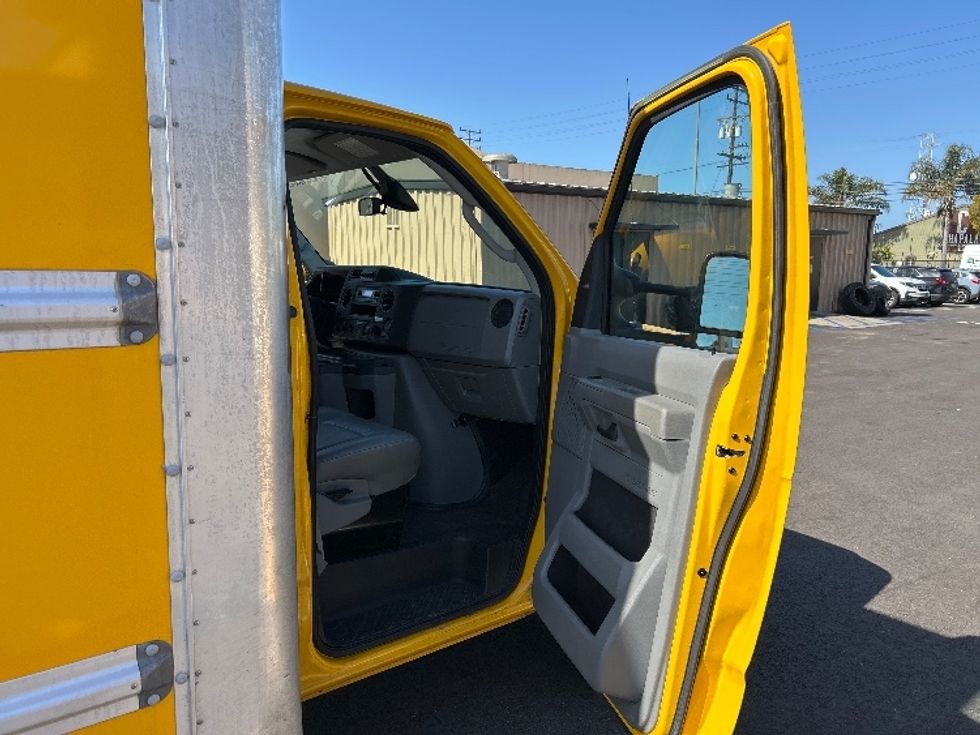 Light Duty Box Truck-Light and Medium Duty Trucks-Ford-2022-E350-Ventura-CA-92,207\n\t\tmiles-$ 30,000 - Image 19
