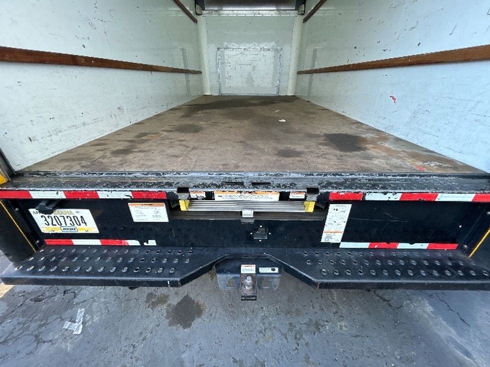 Light Duty Box Truck-Light and Medium Duty Trucks-Ford-2022-E350-Vernon-CA-95,510\n\t\tmiles-$ 29,750 - Image 10