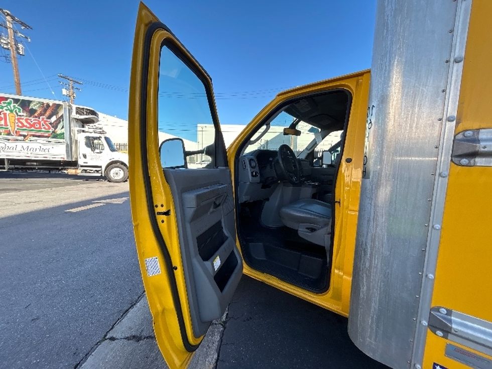 Light Duty Box Truck-Light and Medium Duty Trucks-Ford-2022-E350-Vernon-CA-95,510\n\t\tmiles-$ 29,750 - Image 16