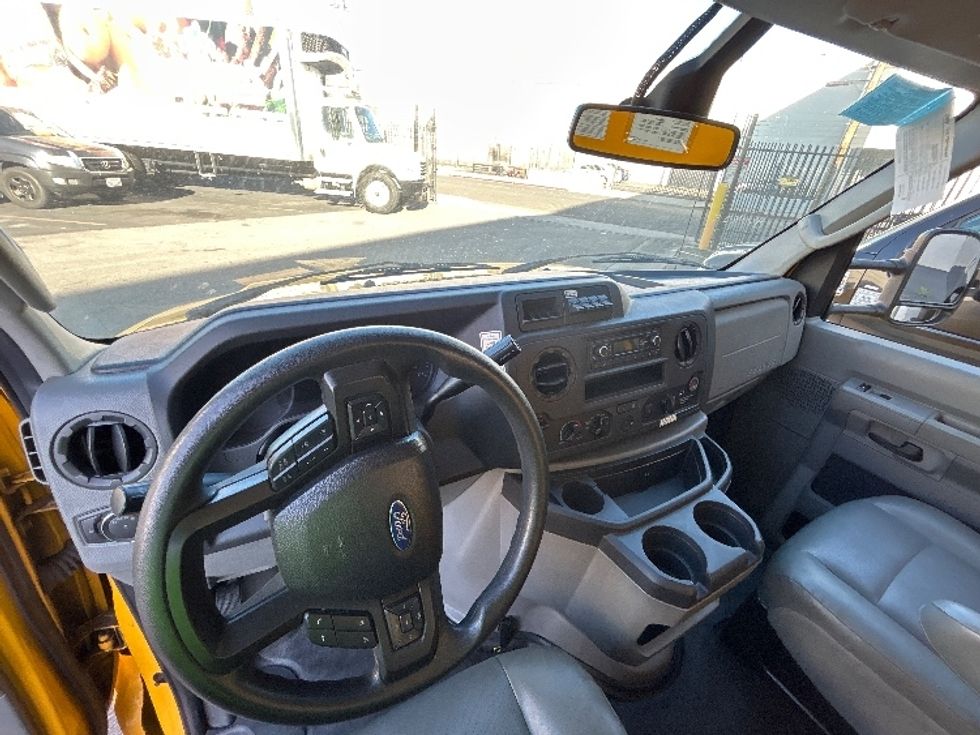 Light Duty Box Truck-Light and Medium Duty Trucks-Ford-2022-E350-Vernon-CA-95,510\n\t\tmiles-$ 29,750 - Image 17