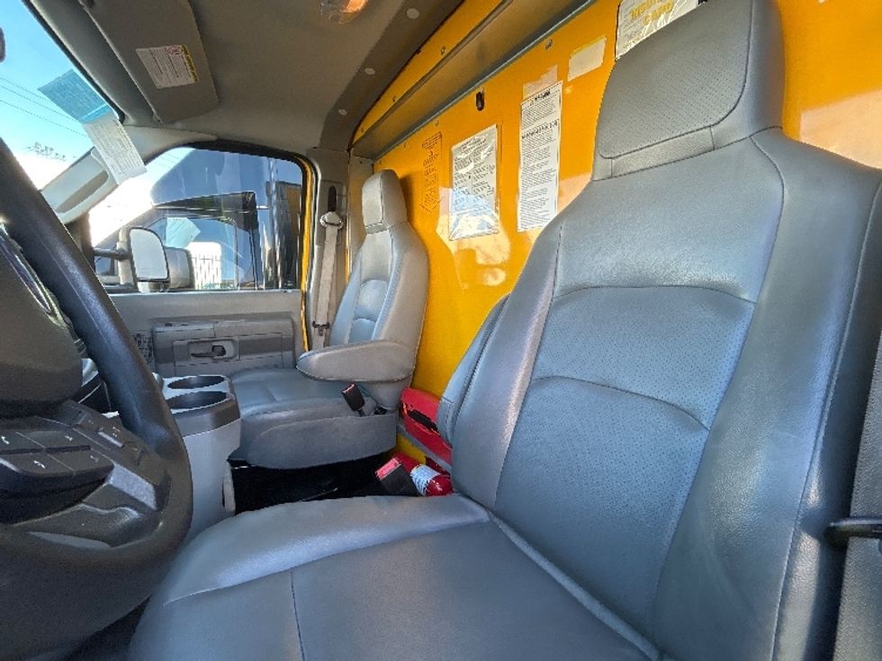 Light Duty Box Truck-Light and Medium Duty Trucks-Ford-2022-E350-Vernon-CA-95,510\n\t\tmiles-$ 29,750 - Image 19