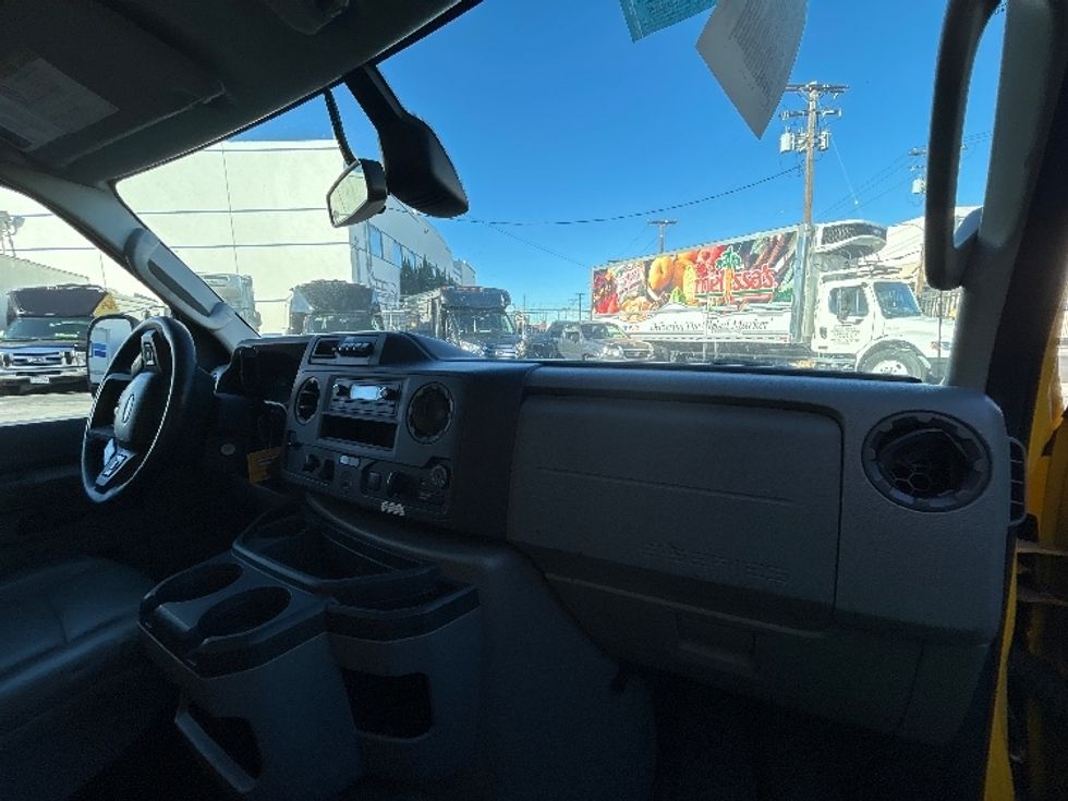 Light Duty Box Truck-Light and Medium Duty Trucks-Ford-2022-E350-Vernon-CA-95,510\n\t\tmiles-$ 29,750 - Image 21