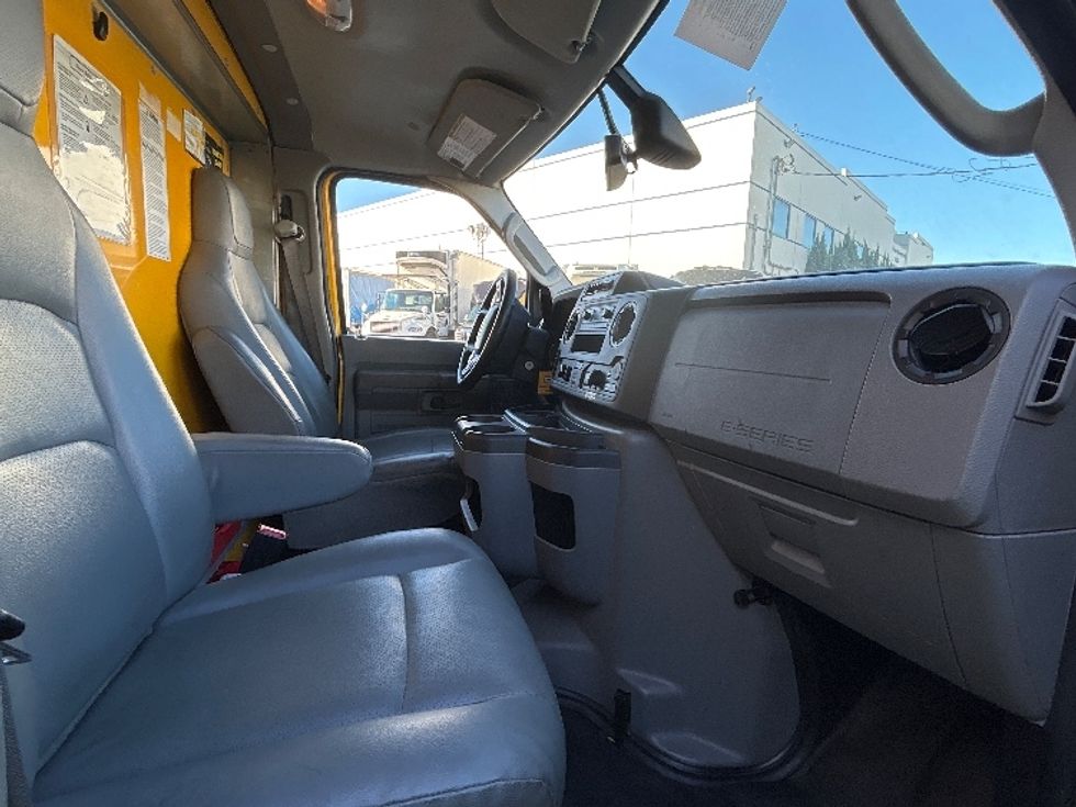 Light Duty Box Truck-Light and Medium Duty Trucks-Ford-2022-E350-Vernon-CA-95,510\n\t\tmiles-$ 29,750 - Image 22