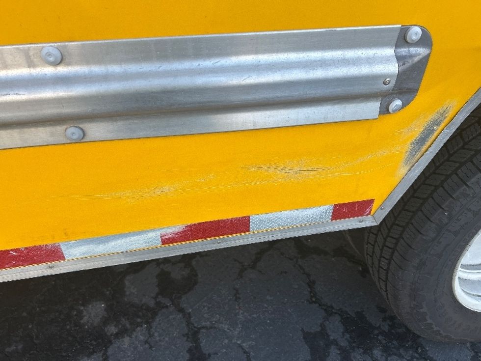 Light Duty Box Truck-Light and Medium Duty Trucks-Ford-2022-E350-Vernon-CA-95,510\n\t\tmiles-$ 29,750 - Image 26