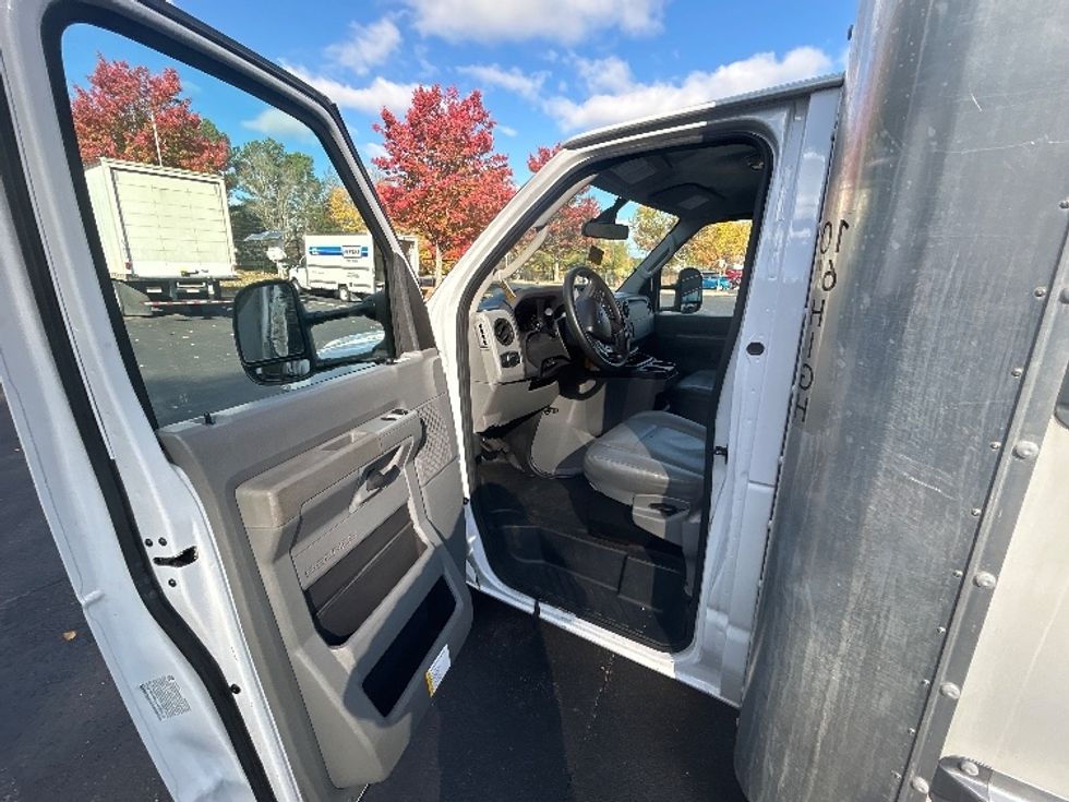Light Duty Box Truck-Light and Medium Duty Trucks-Ford-2022-E350-Villa Rica-GA-57,553\n\t\tmiles-$ 43,500 - Image 16