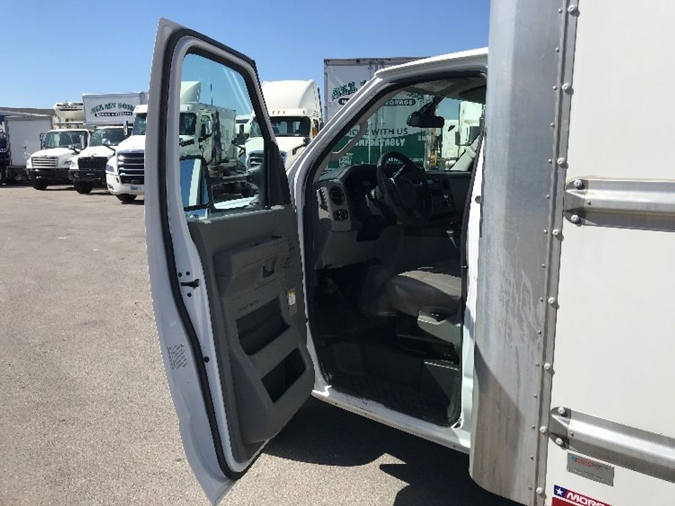 Light Duty Box Truck-Light and Medium Duty Trucks-Ford-2022-E350-Wabash-IN-98,897\n\t\tmiles-$ 29,750 - Image 16