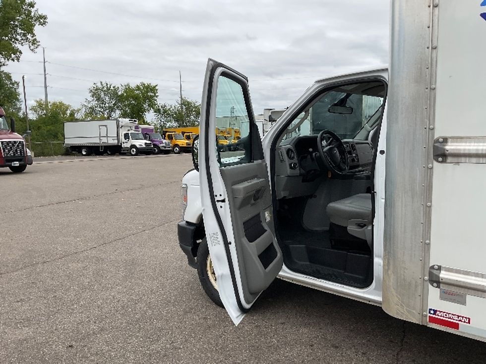 Light Duty Box Truck-Light and Medium Duty Trucks-Ford-2022-E350-Warren-MI-109,664\n\t\tmiles-$ 29,000 - Image 16