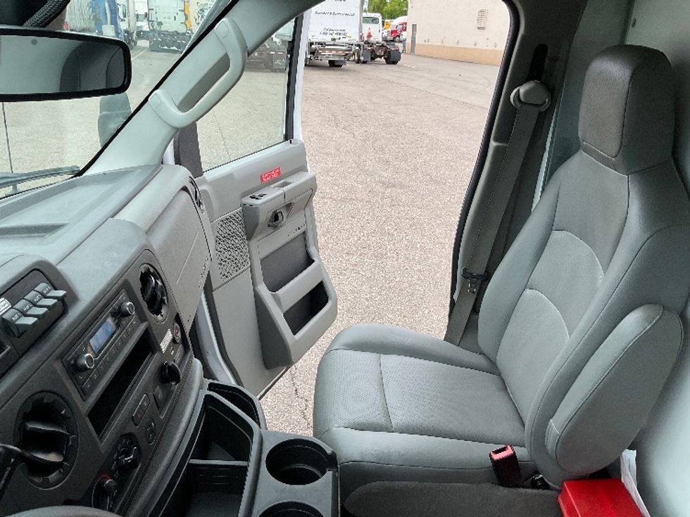 Light Duty Box Truck-Light and Medium Duty Trucks-Ford-2022-E350-Warren-MI-109,664\n\t\tmiles-$ 29,000 - Image 19