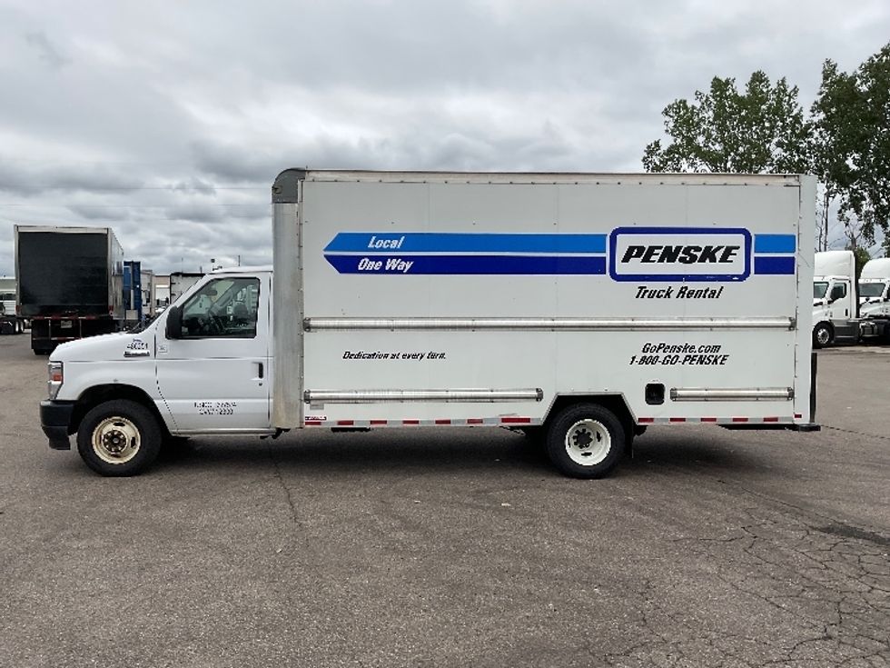 Light Duty Box Truck-Light and Medium Duty Trucks-Ford-2022-E350-Warren-MI-109,664\n\t\tmiles-$ 29,000 - Image 4