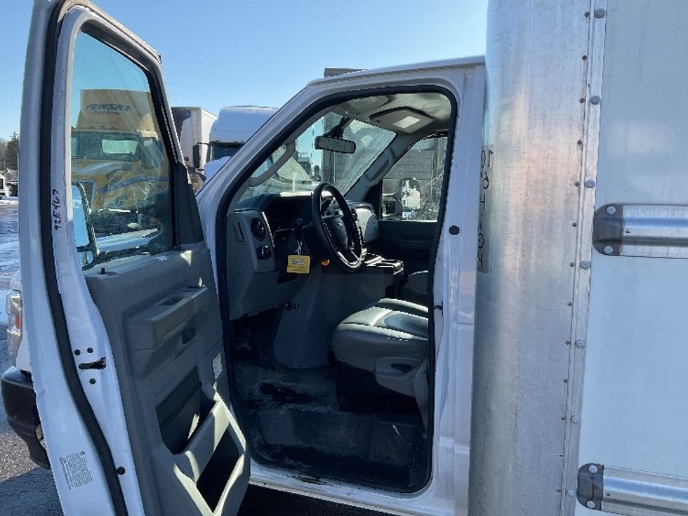 Light Duty Box Truck-Light and Medium Duty Trucks-Ford-2022-E350-Warren-MI-93,917\n\t\tmiles-$ 31,250 - Image 16