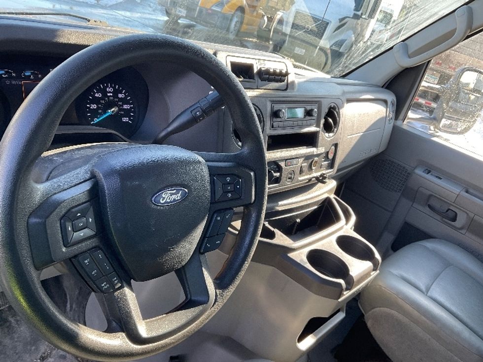 Light Duty Box Truck-Light and Medium Duty Trucks-Ford-2022-E350-Warren-MI-93,917\n\t\tmiles-$ 31,250 - Image 17
