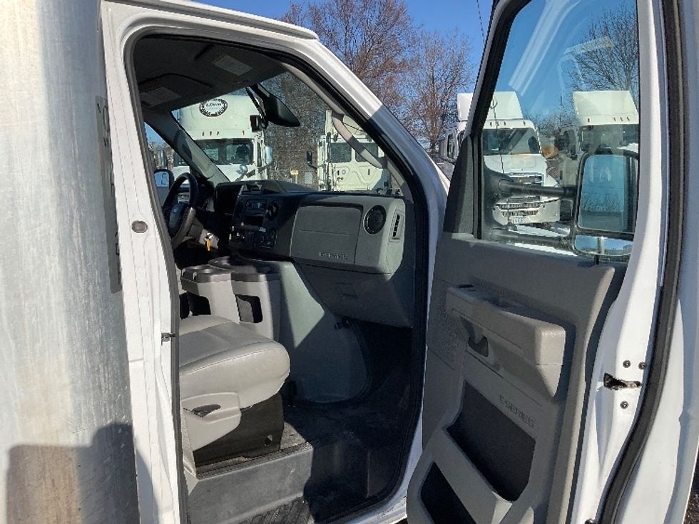 Light Duty Box Truck-Light and Medium Duty Trucks-Ford-2022-E350-Warren-MI-93,917\n\t\tmiles-$ 31,250 - Image 20