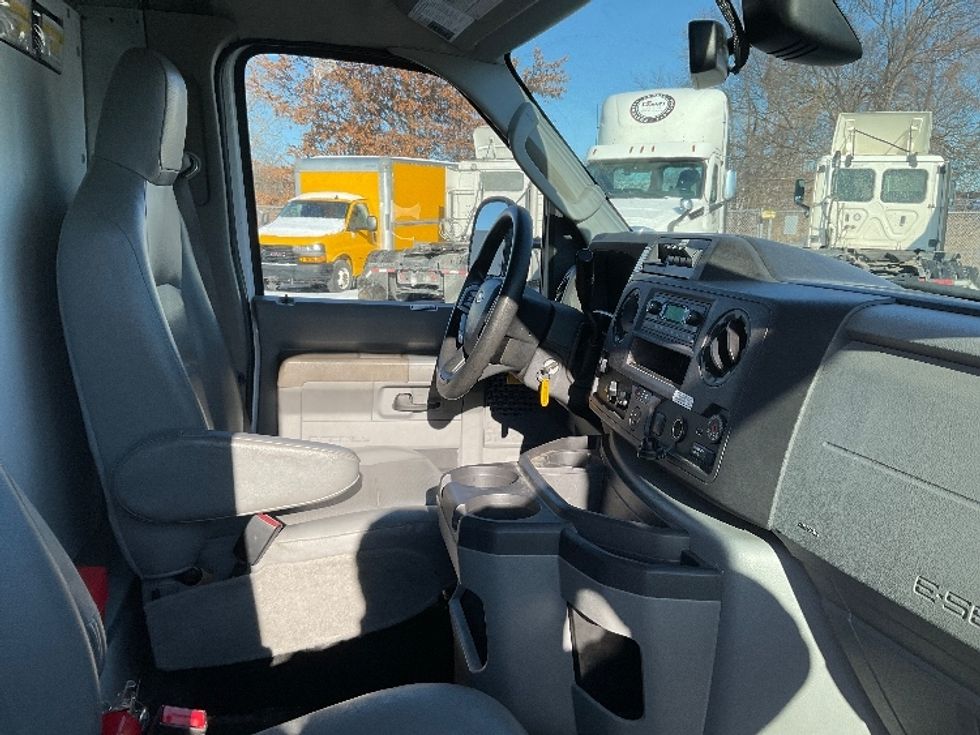 Light Duty Box Truck-Light and Medium Duty Trucks-Ford-2022-E350-Warren-MI-93,917\n\t\tmiles-$ 31,250 - Image 22