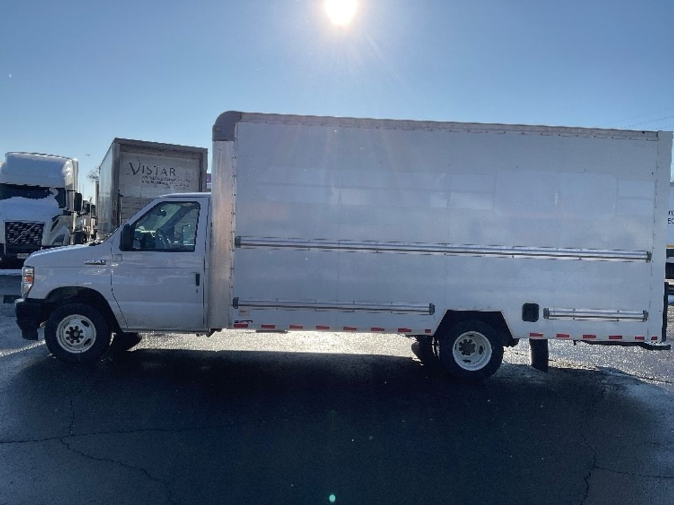 Light Duty Box Truck-Light and Medium Duty Trucks-Ford-2022-E350-Warren-MI-93,917\n\t\tmiles-$ 31,250 - Image 4