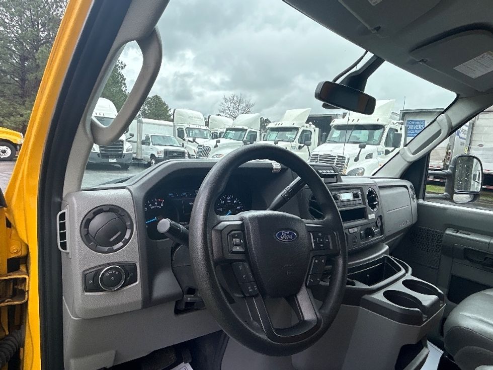 Light Duty Box Truck-Light and Medium Duty Trucks-Ford-2022-E350-West Columbia-SC-112,884\n\t\tmiles-$ 27,500 - Image 15