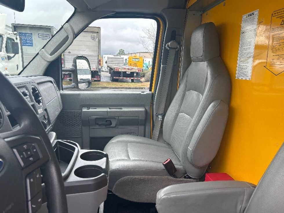 Light Duty Box Truck-Light and Medium Duty Trucks-Ford-2022-E350-West Columbia-SC-112,884\n\t\tmiles-$ 27,500 - Image 17