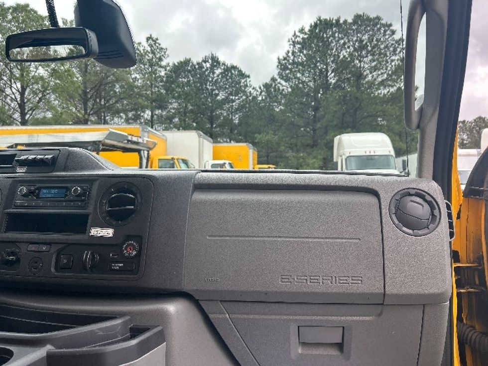 Light Duty Box Truck-Light and Medium Duty Trucks-Ford-2022-E350-West Columbia-SC-112,884\n\t\tmiles-$ 27,500 - Image 19