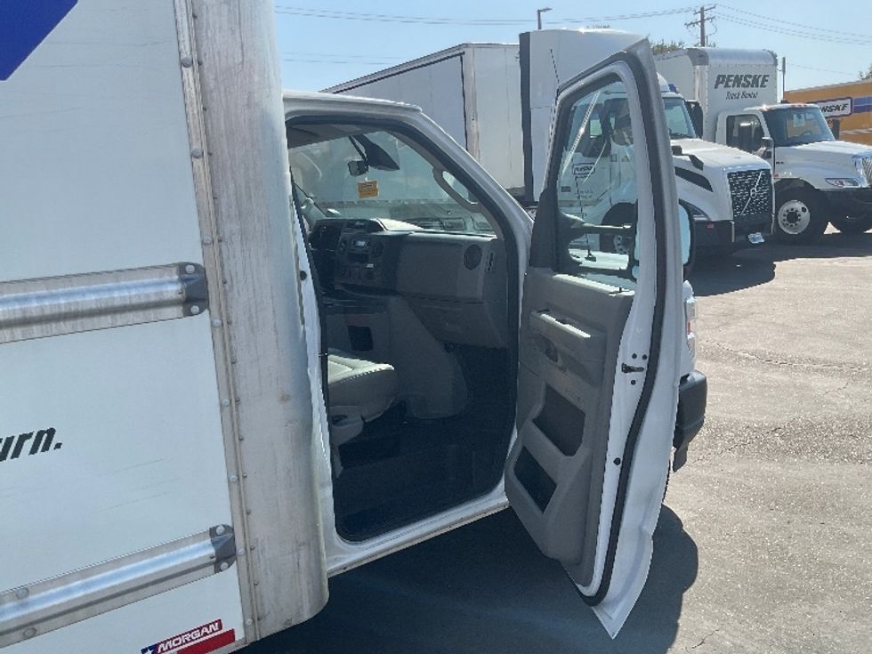 Light Duty Box Truck-Light and Medium Duty Trucks-Ford-2022-E350-West Sacramento-CA-103,152\n\t\tmiles-$ 31,000 - Image 20