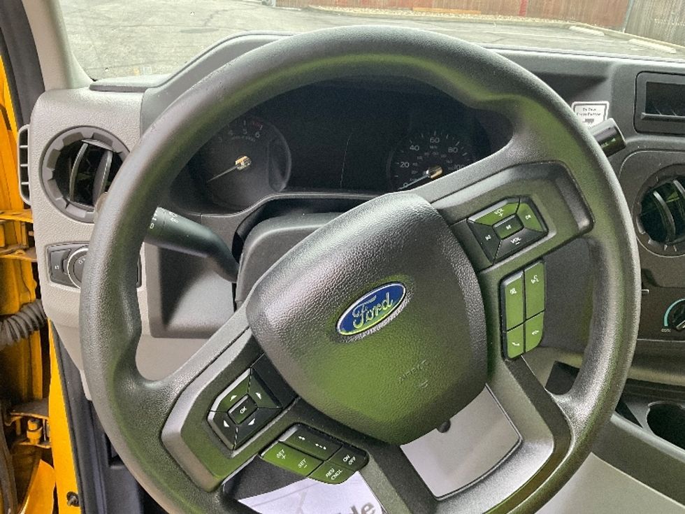 Light Duty Box Truck-Light and Medium Duty Trucks-Ford-2022-E350-West Sacramento-CA-106,211\n\t\tmiles-$ 27,000 - Image 17