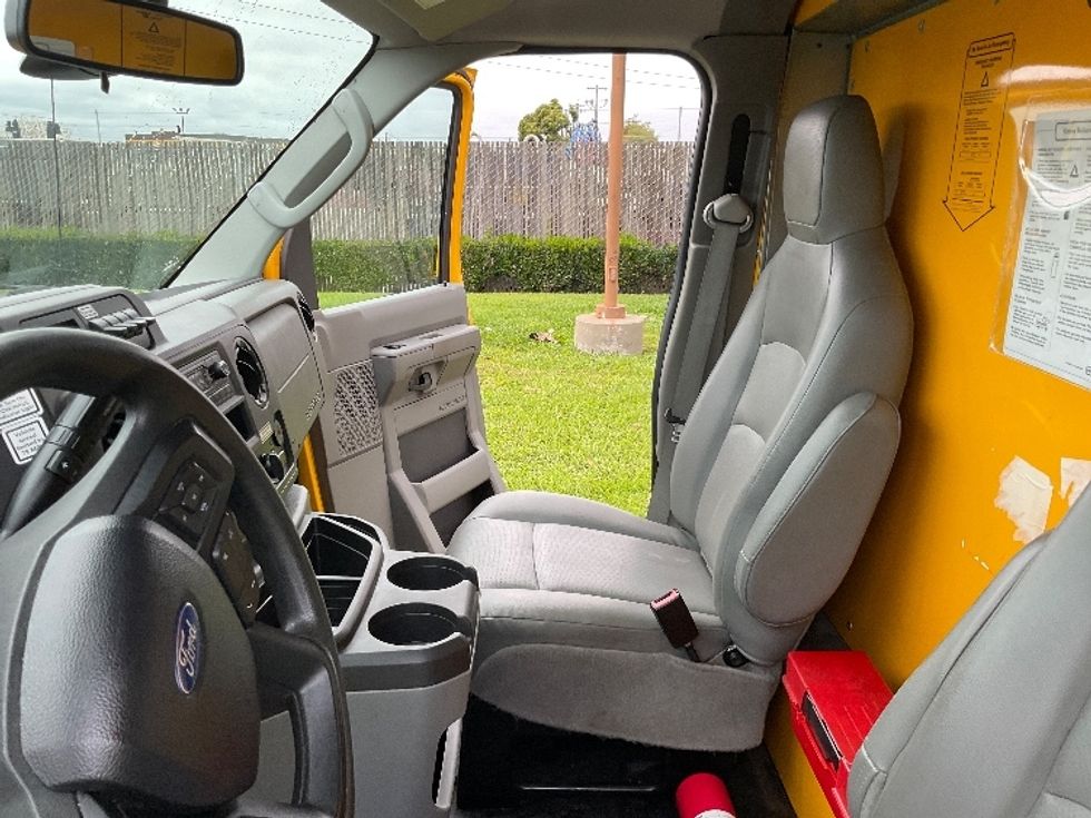 Light Duty Box Truck-Light and Medium Duty Trucks-Ford-2022-E350-West Sacramento-CA-106,211\n\t\tmiles-$ 27,000 - Image 18