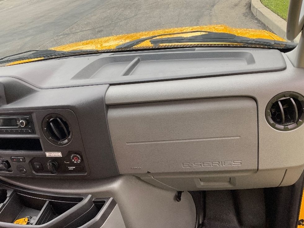 Light Duty Box Truck-Light and Medium Duty Trucks-Ford-2022-E350-West Sacramento-CA-106,211\n\t\tmiles-$ 27,000 - Image 20