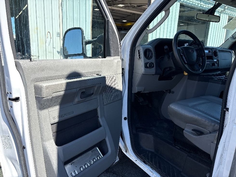 Light Duty Box Truck-Light and Medium Duty Trucks-Ford-2022-E350-West Sacramento-CA-108,048\n\t\tmiles-$ 29,000 - Image 16