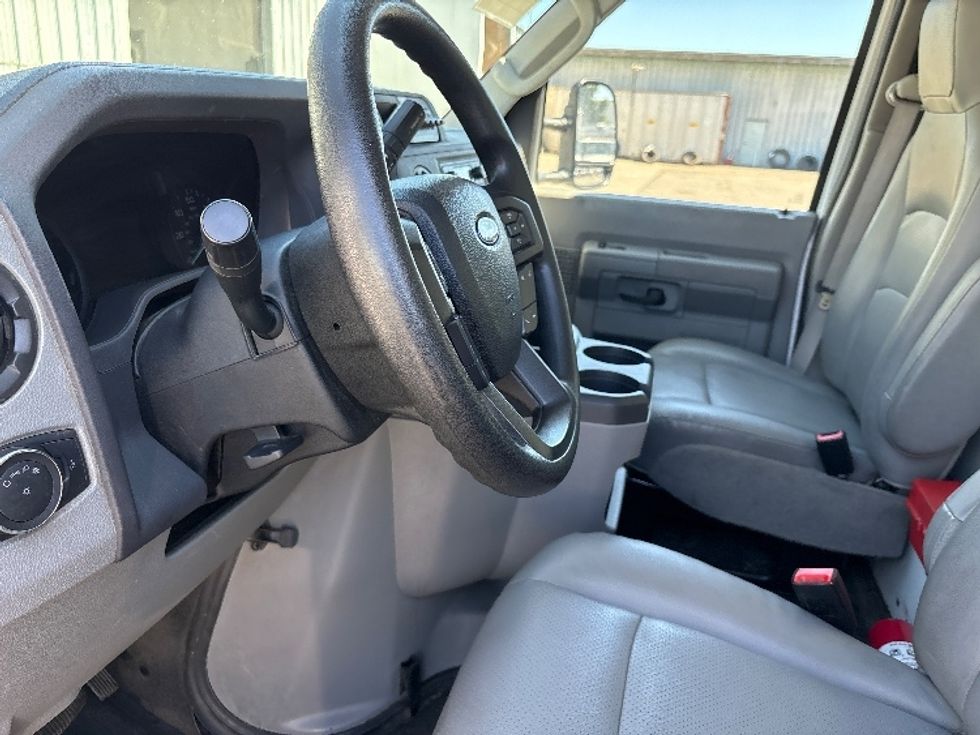 Light Duty Box Truck-Light and Medium Duty Trucks-Ford-2022-E350-West Sacramento-CA-108,048\n\t\tmiles-$ 29,000 - Image 17