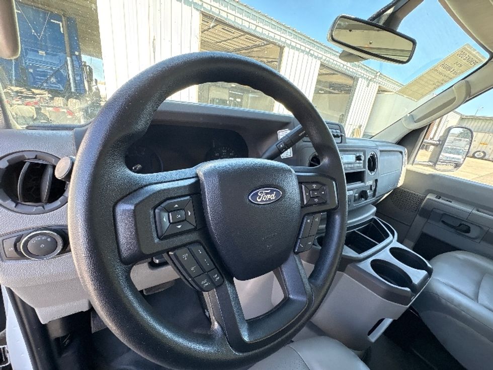 Light Duty Box Truck-Light and Medium Duty Trucks-Ford-2022-E350-West Sacramento-CA-108,048\n\t\tmiles-$ 29,000 - Image 18
