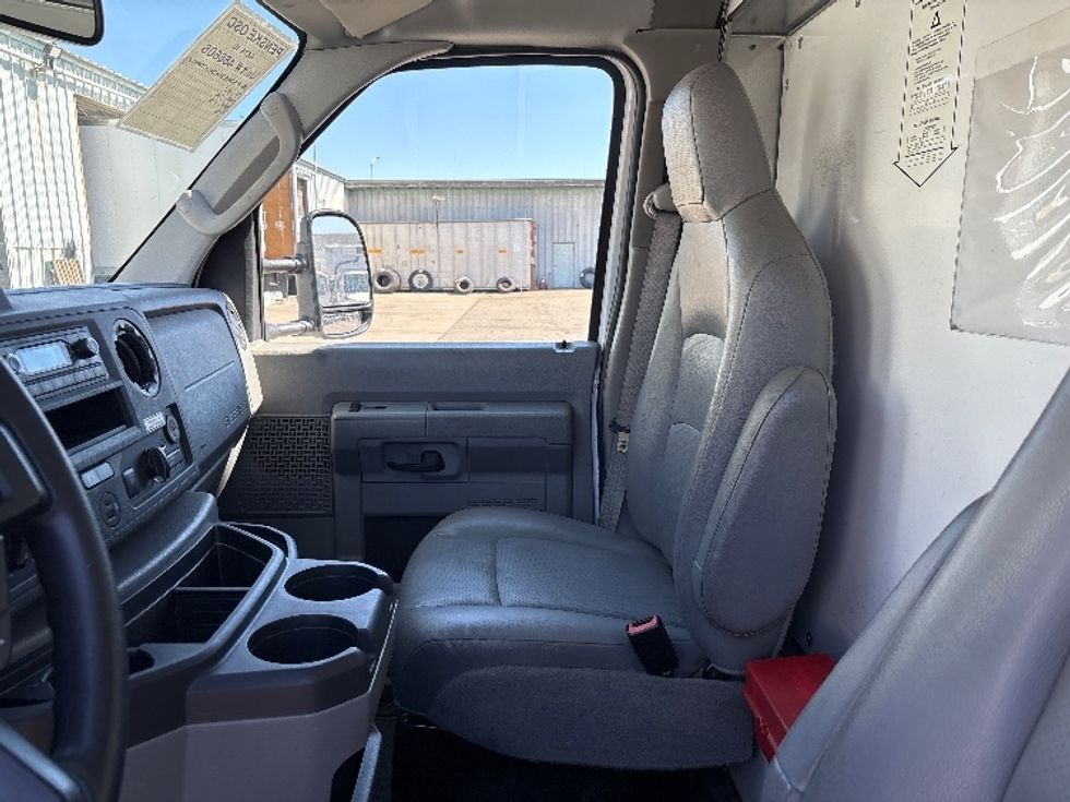 Light Duty Box Truck-Light and Medium Duty Trucks-Ford-2022-E350-West Sacramento-CA-108,048\n\t\tmiles-$ 29,000 - Image 19