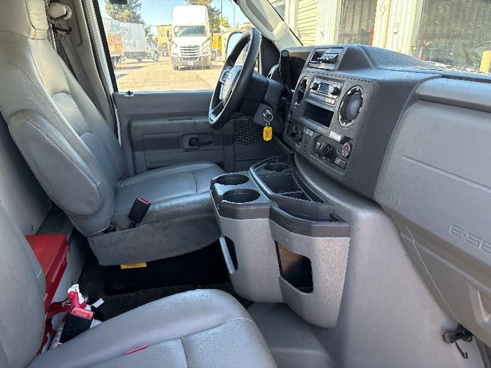 Light Duty Box Truck-Light and Medium Duty Trucks-Ford-2022-E350-West Sacramento-CA-108,048\n\t\tmiles-$ 29,000 - Image 22