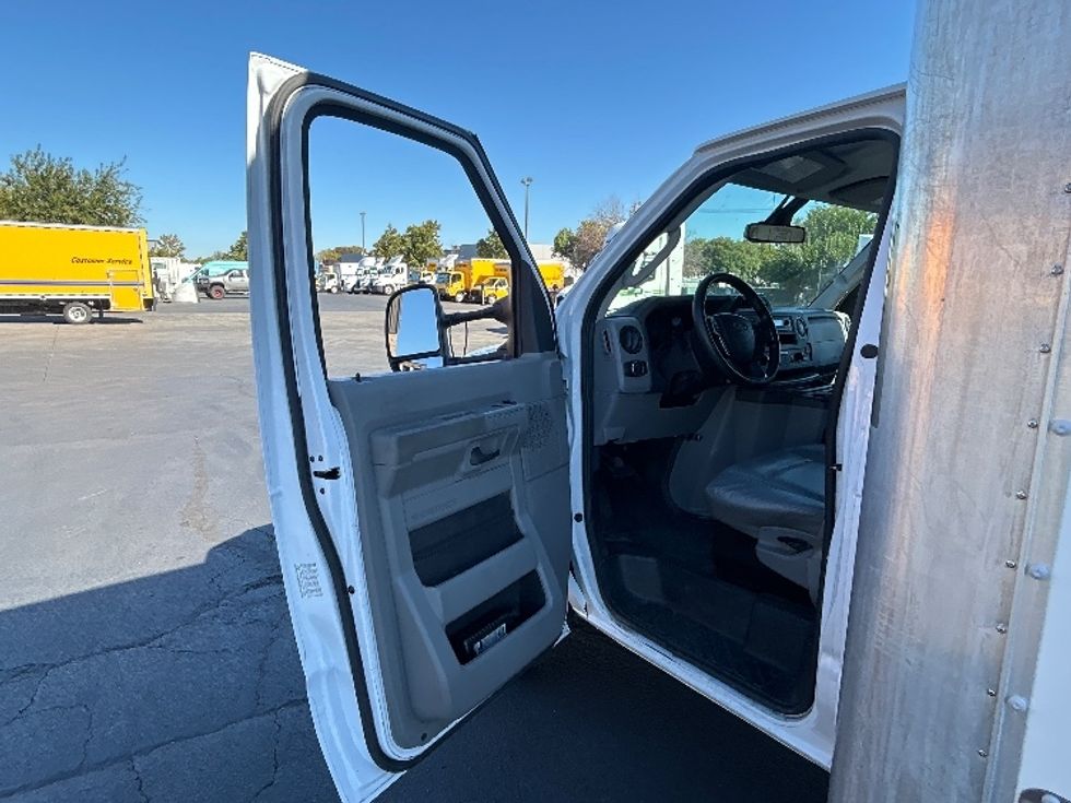 Light Duty Box Truck-Light and Medium Duty Trucks-Ford-2022-E350-West Sacramento-CA-111,616\n\t\tmiles-$ 29,750 - Image 15