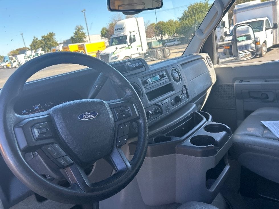 Light Duty Box Truck-Light and Medium Duty Trucks-Ford-2022-E350-West Sacramento-CA-111,616\n\t\tmiles-$ 29,750 - Image 16