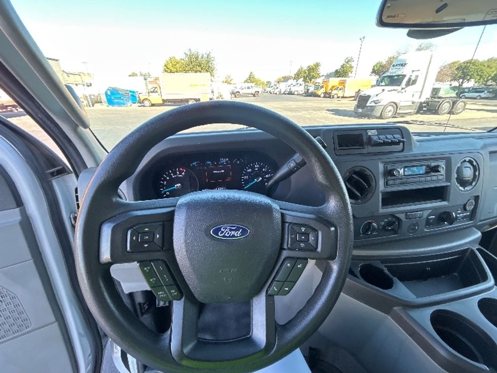 Light Duty Box Truck-Light and Medium Duty Trucks-Ford-2022-E350-West Sacramento-CA-111,616\n\t\tmiles-$ 29,750 - Image 17