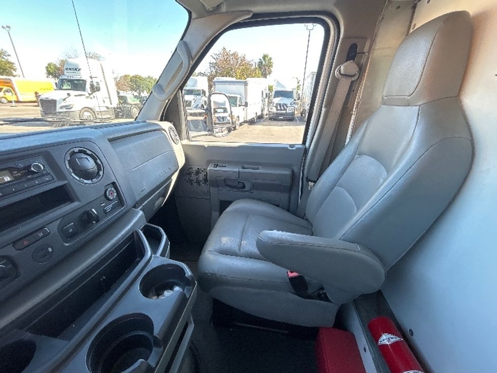 Light Duty Box Truck-Light and Medium Duty Trucks-Ford-2022-E350-West Sacramento-CA-111,616\n\t\tmiles-$ 29,750 - Image 18